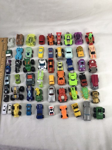 Lot de 55 micro mini voitures camions construction machines de course jouets amusants garçons - Photo 1 sur 5