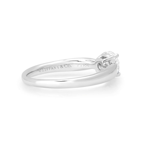 Anillo de compromiso de diamantes de 0,80 quilates de platino Harmony de TIFFANY & Co. 7 - Imagen 3 de 5