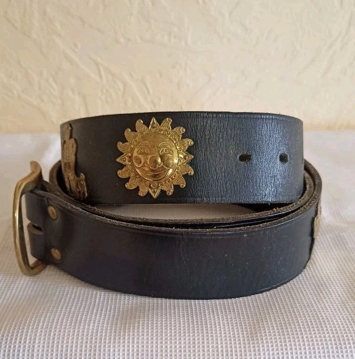 Cinturón tradicional suizo de cuero alpino Appenzell 115 cm Foto 3 de 4
