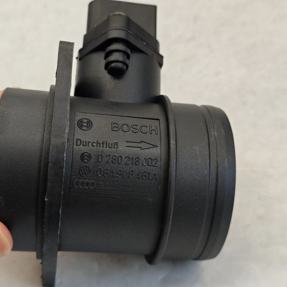 Bosch Mass Air Flow Sensor Meter MAF 06A906461A For Volkswagen Beetle Golf Jetta - Image 4 of 4