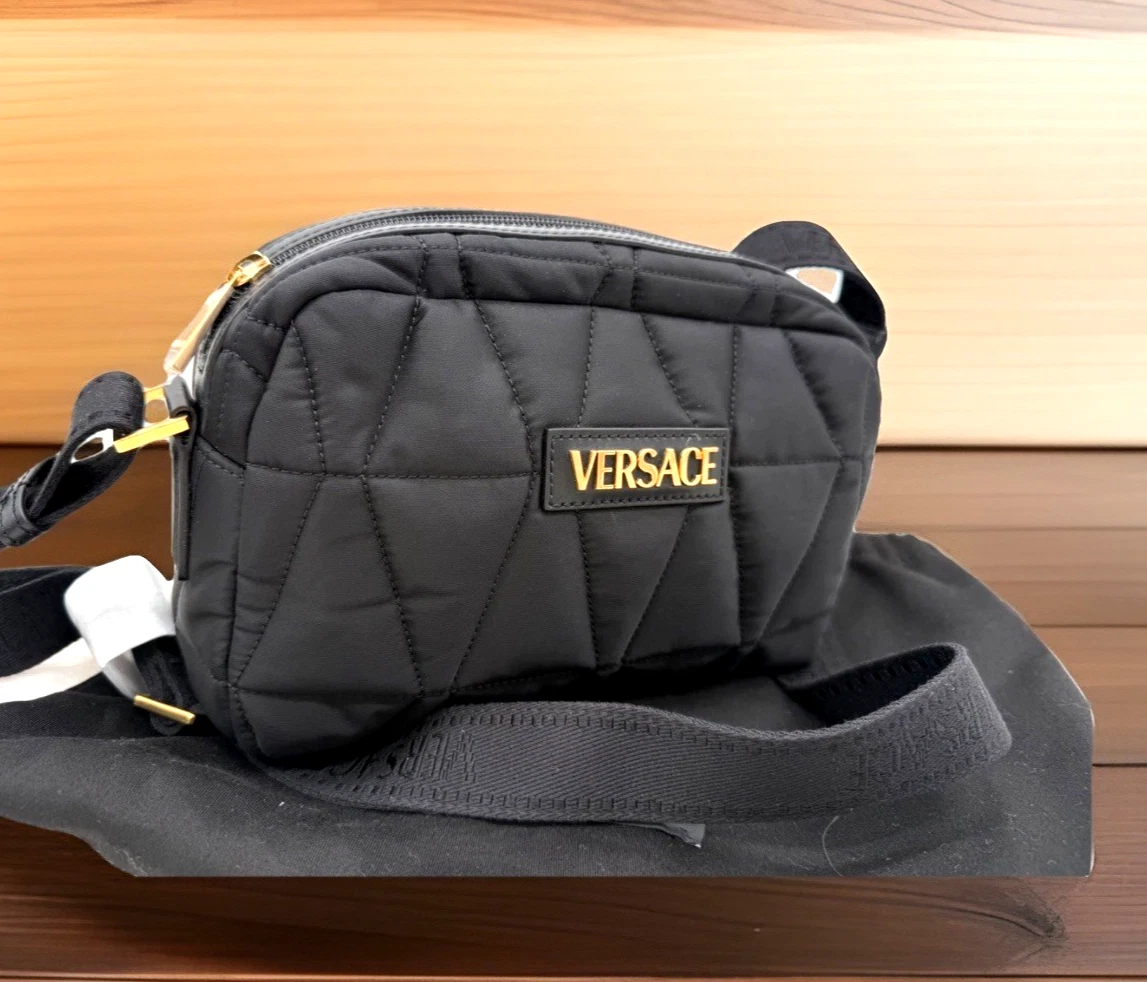 AUTENTICA Borsa a tracolla trapuntata Versace da uomo Myth in nylon nera nuova con etichette $1095
