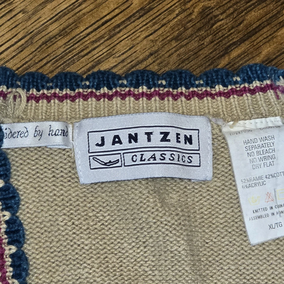 Jantzen Hand Embroidered Knit Vest XL Squirrel & Leaf Autumn Sweater Cottage - Image 4 of 4