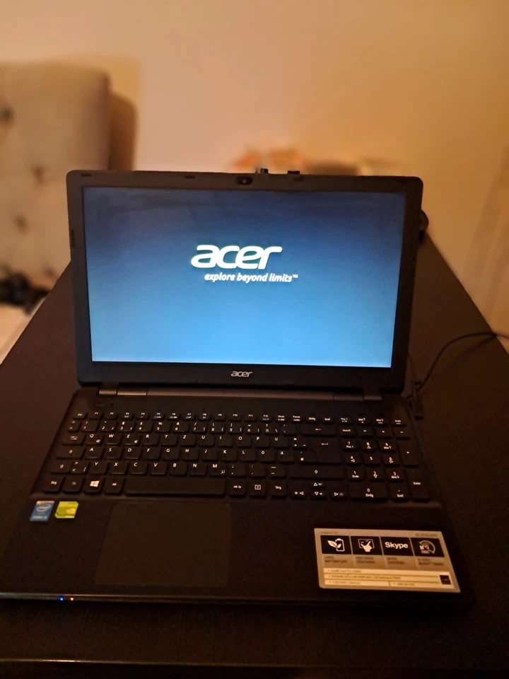 Aspire E 15 E5-571G-52T3◦ Intel@ Core i5-5200U Gerorce@ 840M  2 GB RAM4 GB DDR3 - Bild 2 von 4