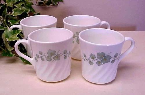 Vintage Corning Callaway Ivy Coffee Cups Mugs (4) USA Swirl Green Ivy Leaves