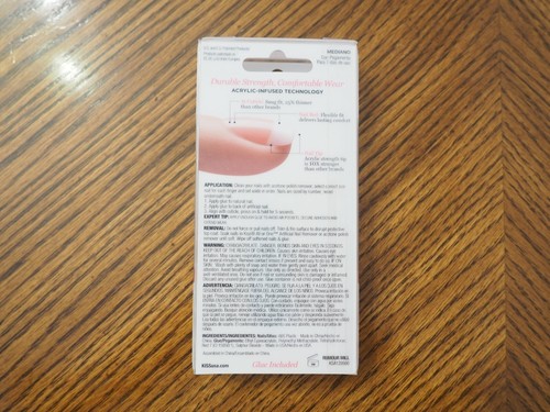 KISS REVOLUTIONARY French ACRYLIC Ultra Flexible Glue On Medium 28 Nails - Imagen 2 de 2