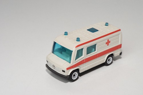Siku Mercedes Benz W124 Binz Krankenwagen Ambulance - a photo on