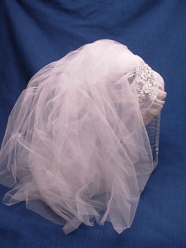 Vtg Wedding Headpiece Cap w/ Short Veil + Detachable Tulle Lace Beads Bride 1975 - Picture 3 of 6