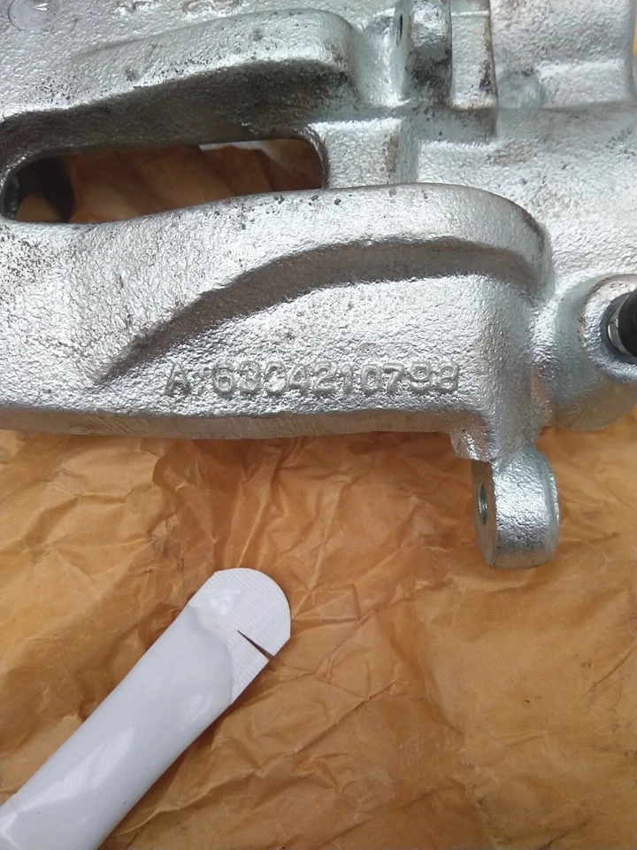 Pinza de freno delantera derecha se adapta a Mercedes-Benz Viano 3.0 (2003 - 2013)  Foto 2 de 4