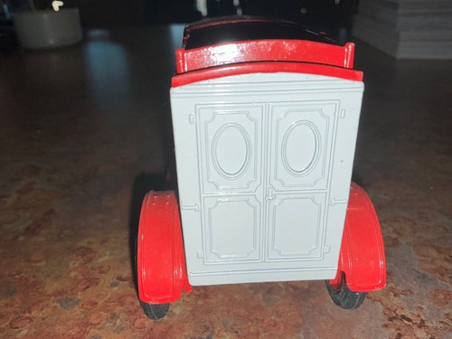 ERTL 1913 MODEL “T’ VAN OFFICAL KANSAS STATE FAIR DIE-CAST COIN BANK - Picture 6 of 7