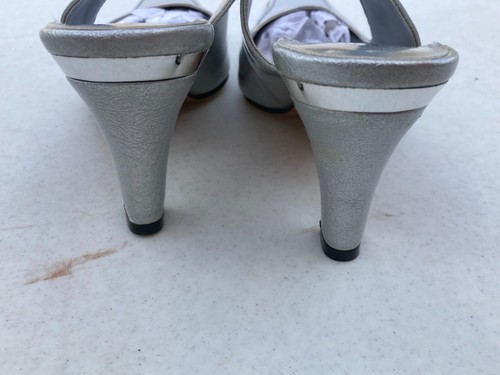 New WILD ROSE Size 10 Closed Toe Heels Back Strap Silver Embossed - NWB - Picture 8 of 15