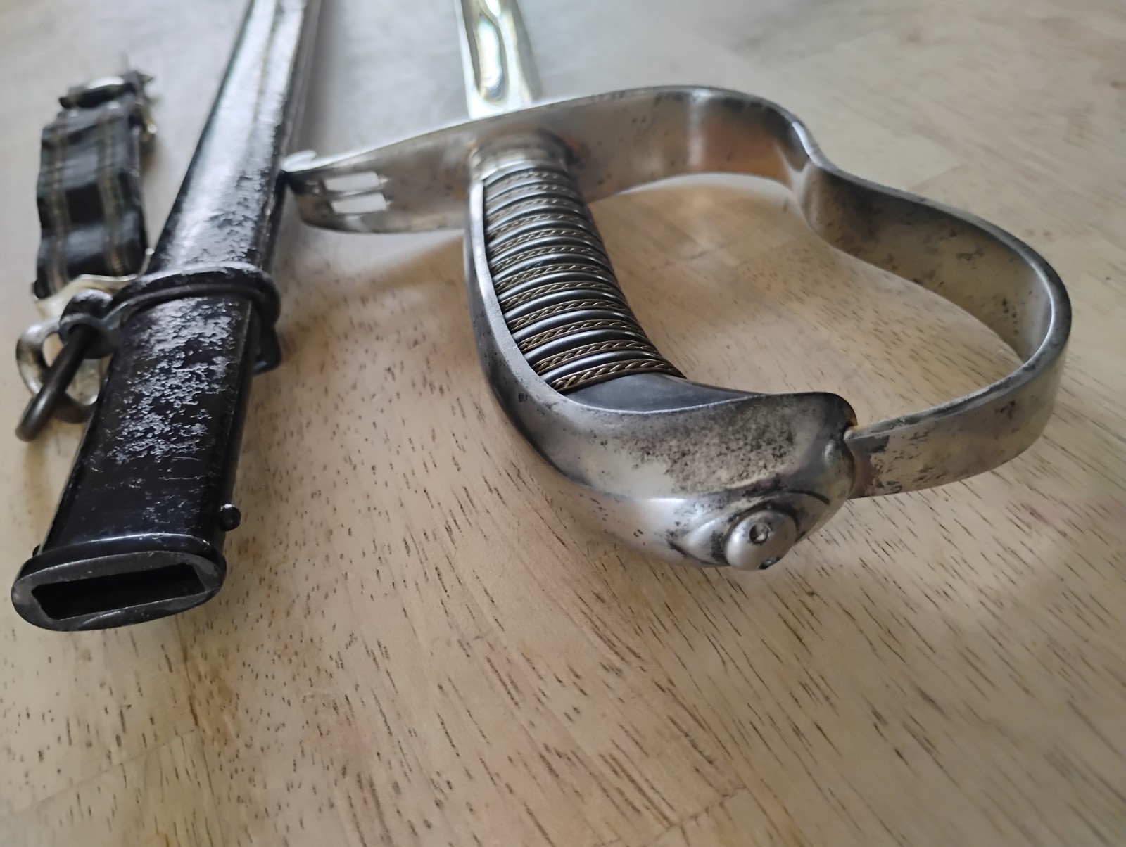 GERMAN SWORD BAVARIAN INFANTRY OFFICER SABER RARE ETCH WW1 ERA w/SCABBARD