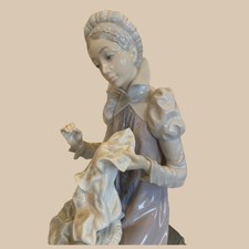 Lladro Spain Retired Lady Sewing a Trousseau 5126 Figurine