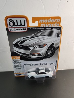 AUTO WORLD MODERN MUSCLE 2017 FORD MUSTANG GT RELEASE 1 WHITE