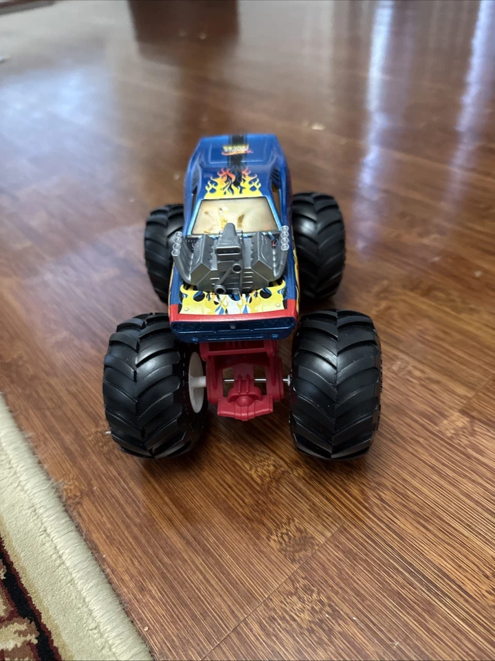 Monster Trucks Rodger Dodger de gran tamaño Hot Wheels 2021 escala 1:24 Foto 2 de 4