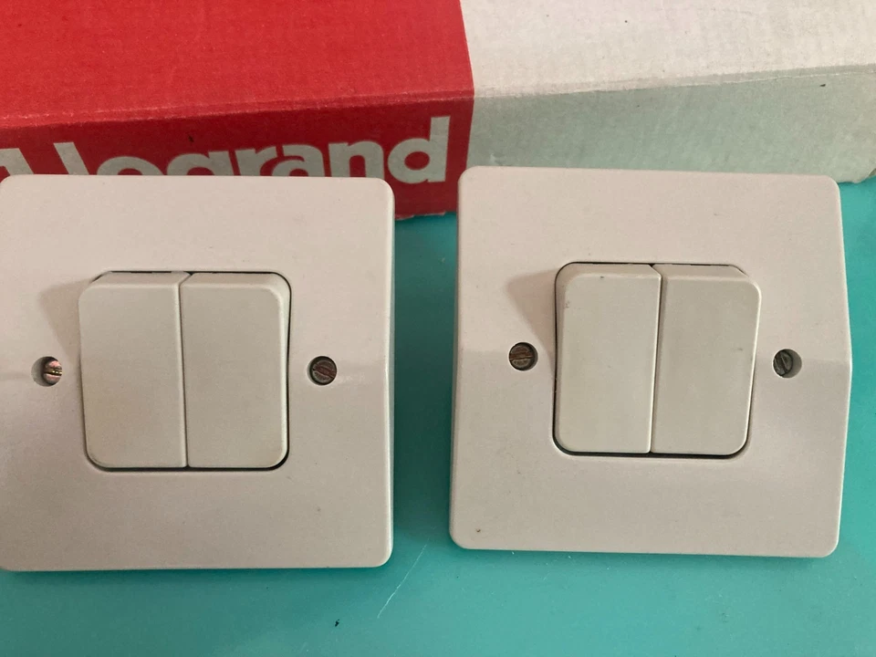 LEGRAND NEPTUNE LOT DE 2 DOUBLE INTERRUPTEURS VA ET VIENT BEIGE