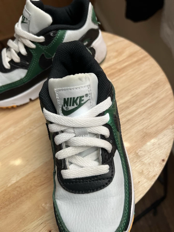 Nike Air Max 90 Zapatos Niños Talla 10C Verde Blanco Tenis de Baloncesto CD6868-020 Foto 3 de 4