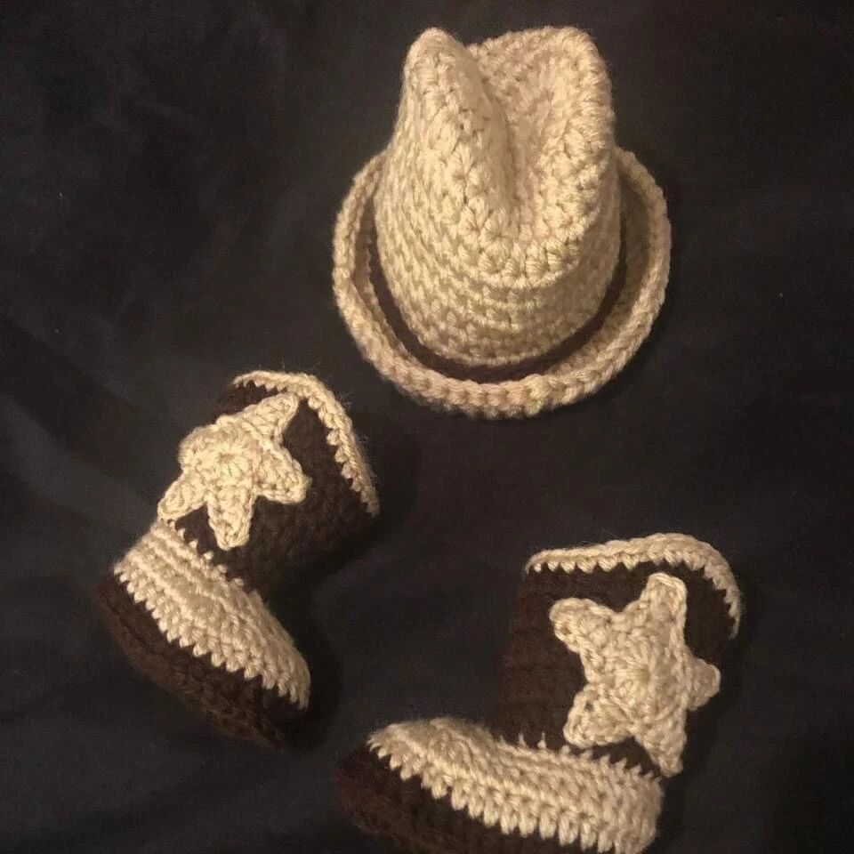 Fotografía de vaquero de ganchillo para bebé recién nacido utilería Foto 4 de 4