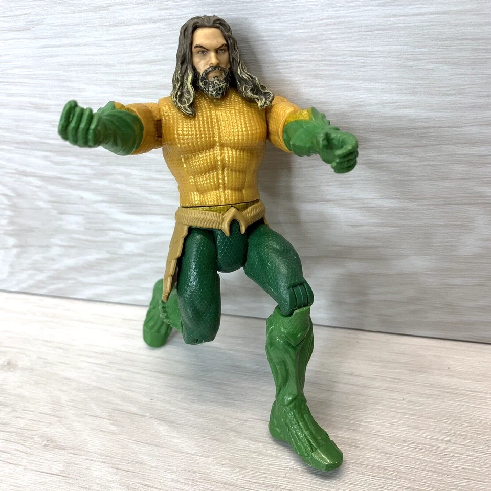 Figura de acción DC Comics Aquaman Trident 6 pulgadas oro verde 2018 Mattel Foto 3 de 4