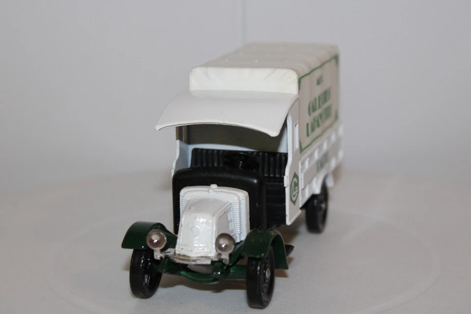Corgi Classics 1985 #922 - 1926 Renault Van "Galeries Lafayette"  1:50s - Image 3 of 4