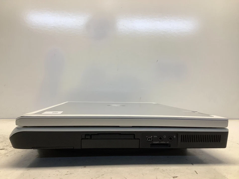 Dell Inspiron E1705 Intel Core Solo 06E8 1,66 GHz 2 GB SIN DISCO DURO Foto 4 de 4