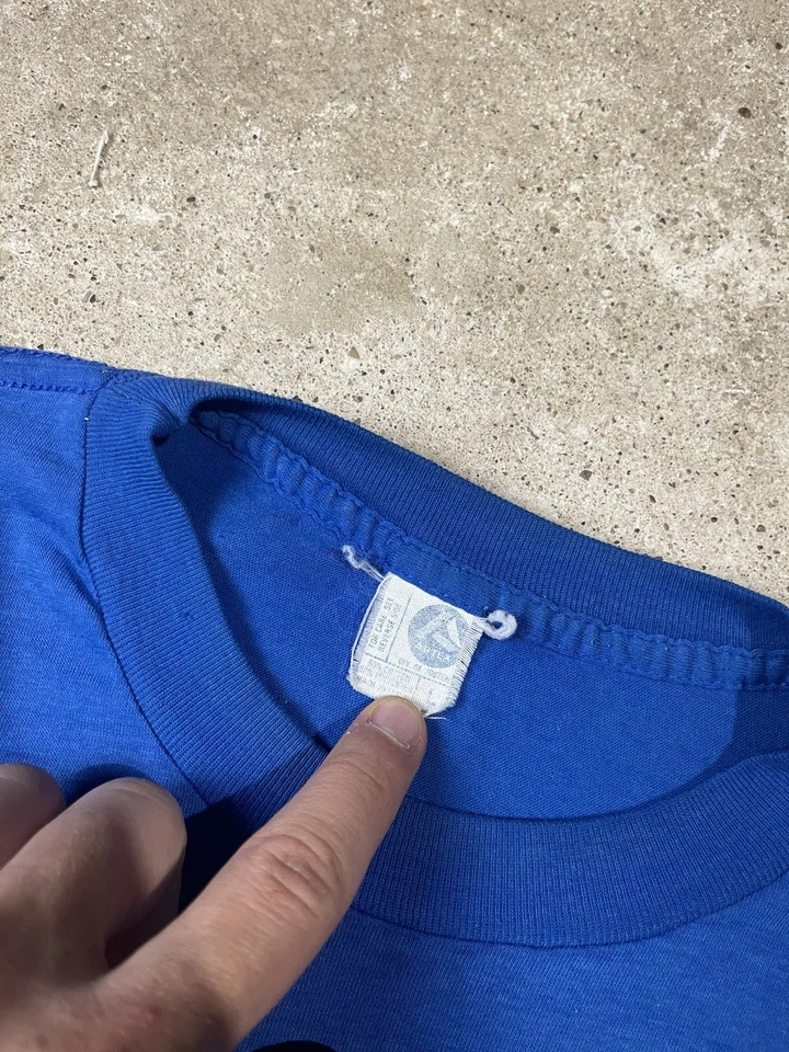 Camiseta De Colección 1989 Campeones Mundiales NBA Detroit Pistons Back 2 Back Grande Años 80 Azul Foto 4 de 4