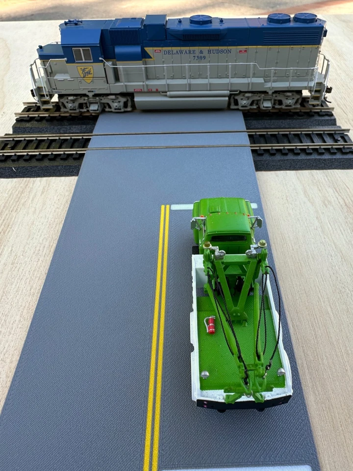 Hot Hobby RoadScapes HO Railroad Crossing RXR Kit - Doble vía Cruce Foto 4 de 4