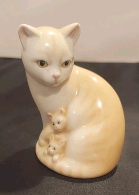 Royal Worcester ''Time For You'' Cat & Kitten Porcelain Figurine 2004