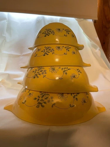 Pyrex mixing bowls set of 4 Shenandoah Cinderella wintergreen bowls