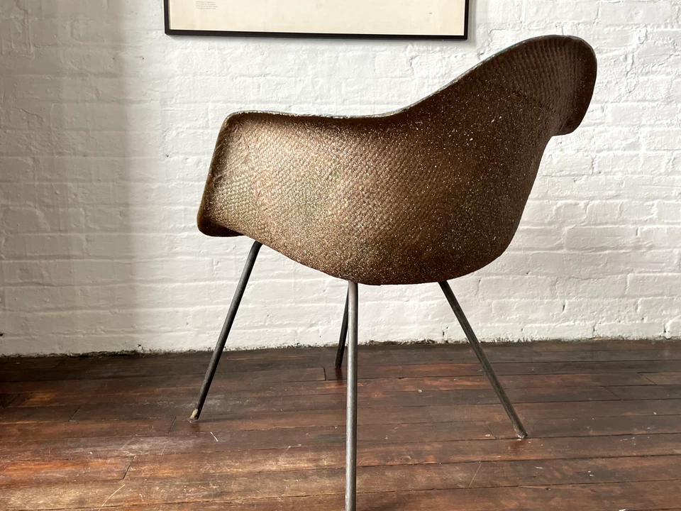 Posible prototipo de silla Eames Shell Foto 3 de 4