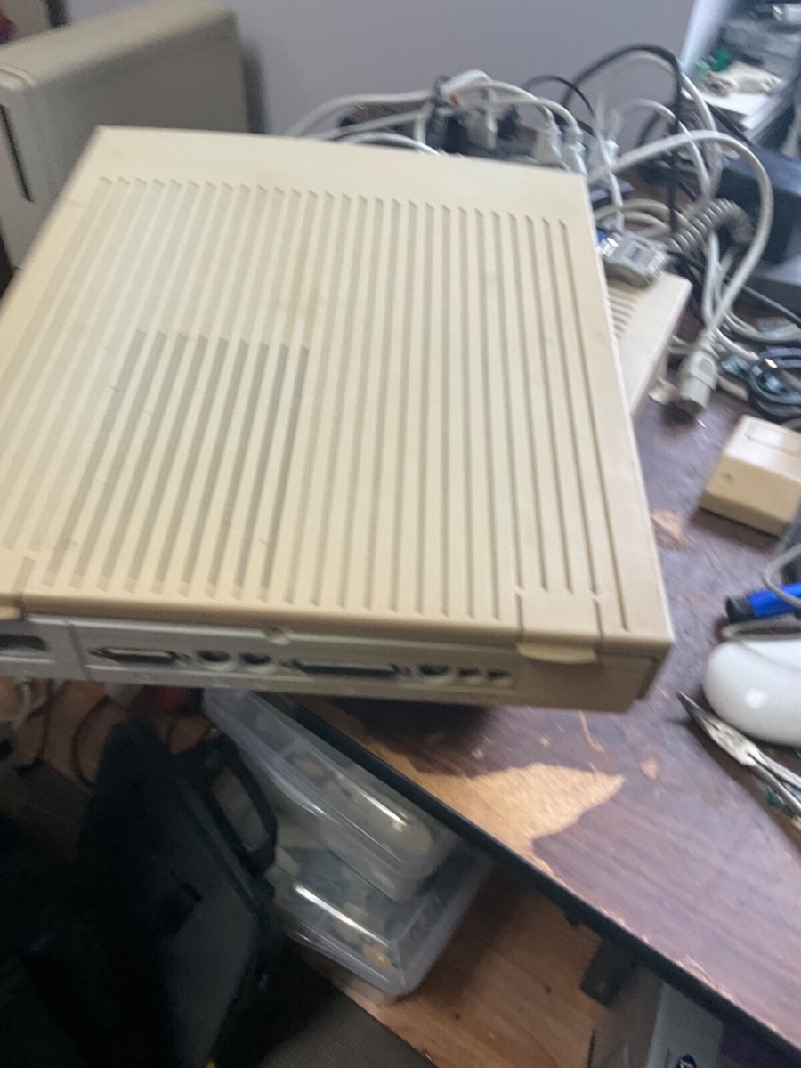 Macintosh LC IIi 8MB RAM, 530 MB HD, 1.44 Floppy Drive, new PRAM