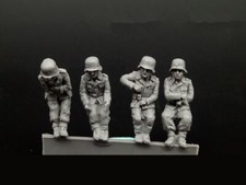 1/72 Scale WWII Soldiers Resin Model Kit Seated Miniature Figures for Diorama
