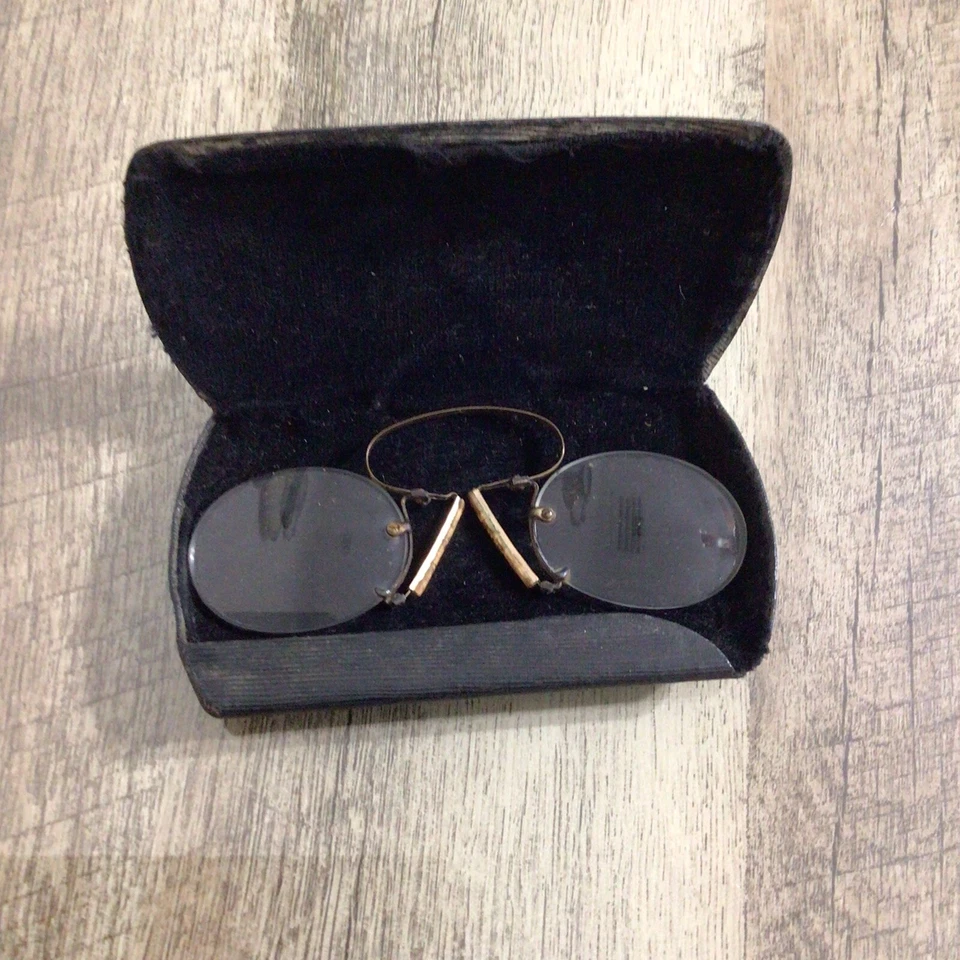 Anteojos antiguos Spring Bridge Pince Nez con estuche Wilhelm Glock Foto 3 de 4