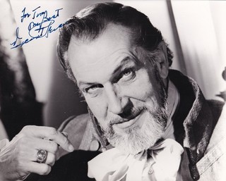 VINCENT PRICE Horror legend. A stunning 10 x 8" b/w signed photo