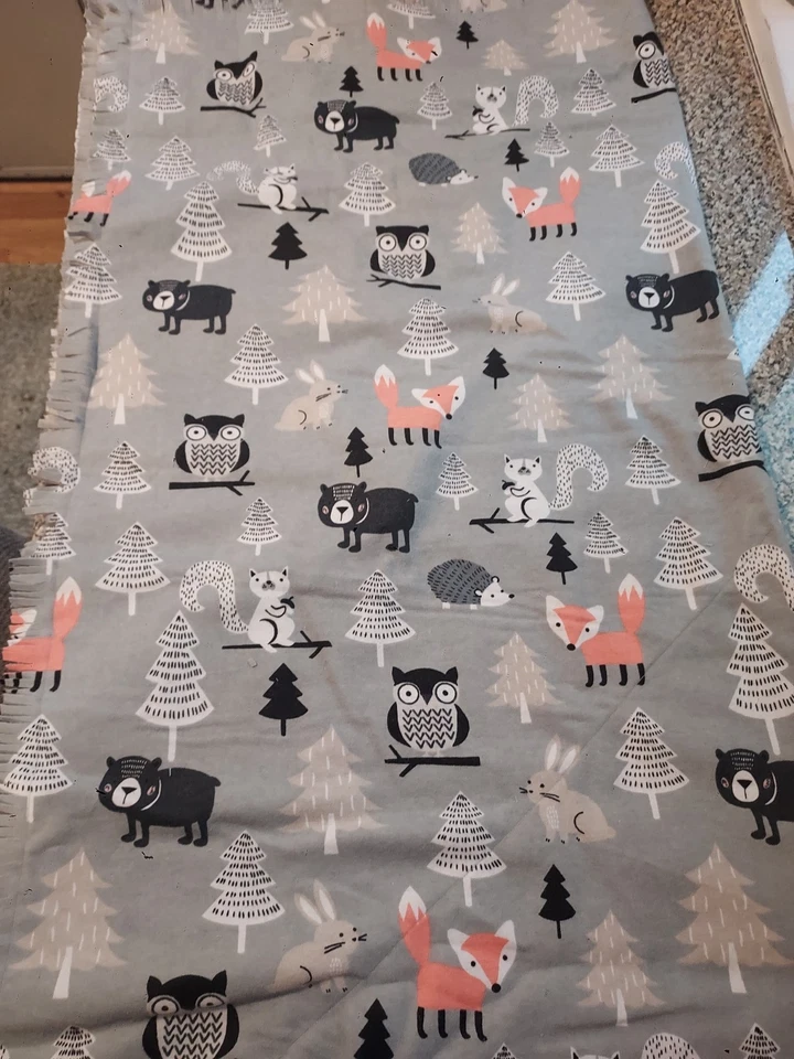 Manta bebé tiro suave acogedora franela reversible zorro rosa con flecos grises Foto 2 de 4