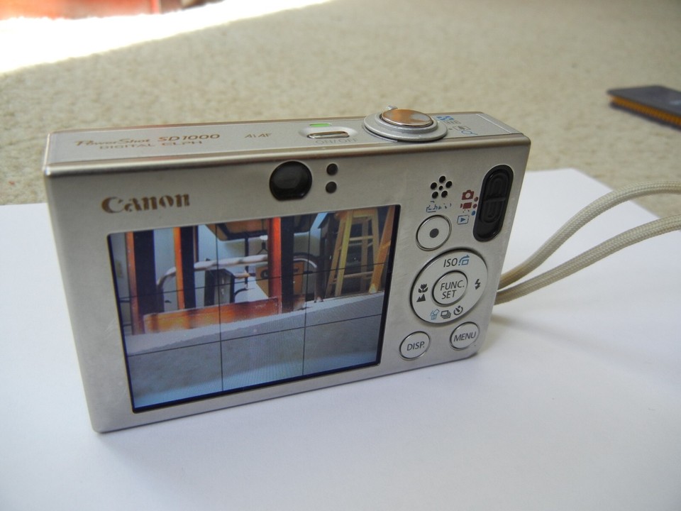 Canon PowerShot ELPH SD1000 7.1 MP Digital Camera W/2 Batteries and SD