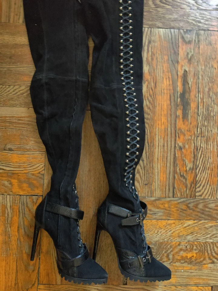 Botas con cordones EMILIO PUCCI negras de gamuza y avestruz hasta el muslo US 6 $4140 Foto 3 de 4