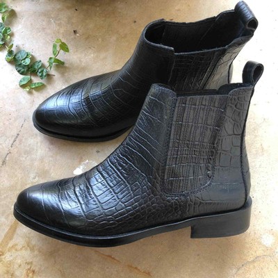 VINCE CAMUTO Women's Haventa Leather 