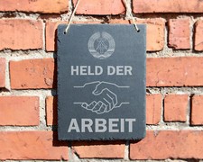 SCHIEFERTAFEL "HELD DER ARBEIT" DDR WANDTAFEL GARTEN #0024