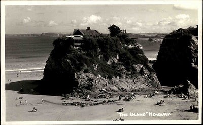 Newquay Cornwall vintage postcard ~1950/60 The Island Strandpartie Haus Personen