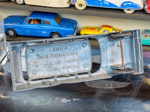 Lot (3) Vtg Tootsietoy Diecast Cars 2 Ford Country Sedans Oldsmobile Convertible - Picture 8 of 23
