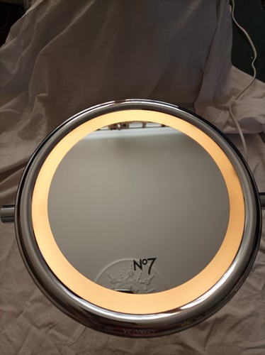 Boots No7 Silver Illuminated Make-Up Mirror With 5x Magnified Side Chrome Vanity - 第 4/10 張圖片