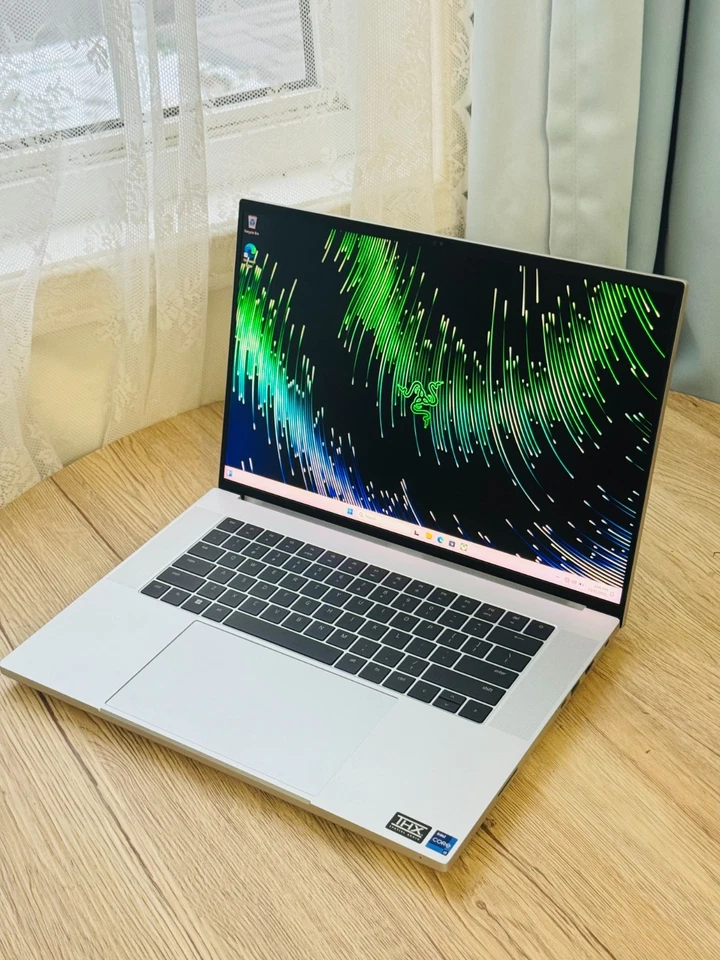 Razer Blade 16 RZ09-0483/16" 240 Hz Gaming /i9 13950H/32GB/1 TB/ RTX 4080 12GB - Image 2 of 4