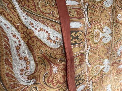 Williams Sonoma 90” Round Tablecloth Printed Paisley Rust Red Cream Classic - Picture 3 of 14