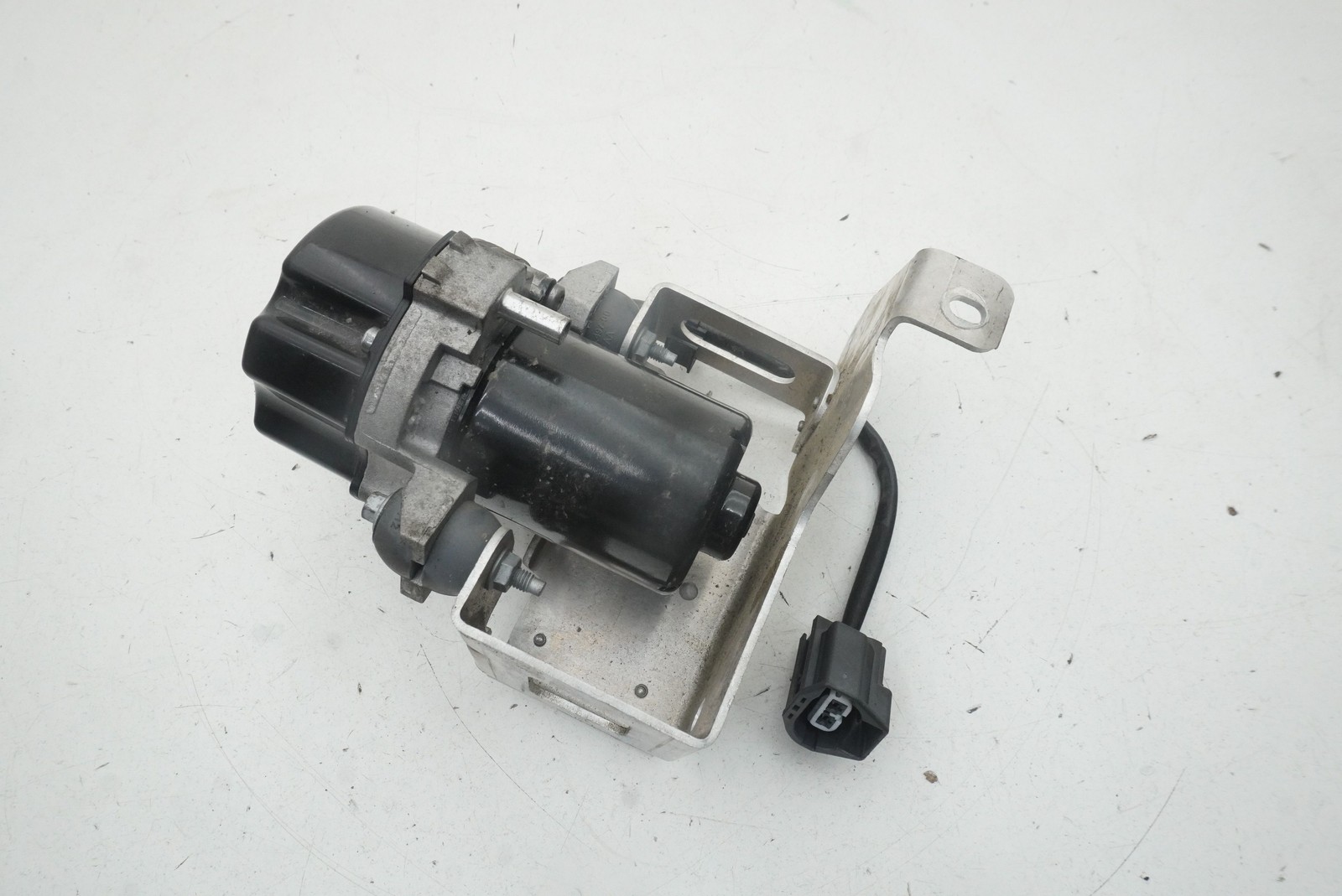 McLaren 750S Brake booster with tandem pump P/N 15CA134CP