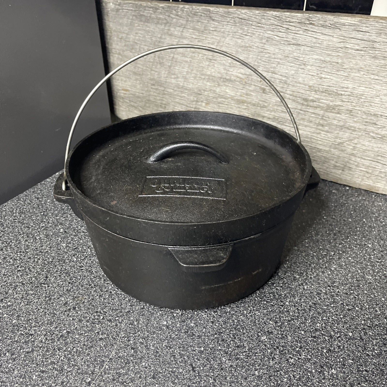 10” 4 QT Gourmet Cast Iron Dutch Oven Camping Outdoor Cook (Never Used)