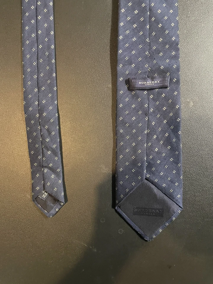 Gravata Burberry masculina azul marinho logotipo argila padrão gola de seda US$ 225 T4 - Imagem 4 de 4