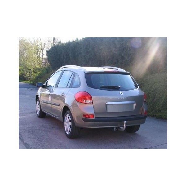 Attelage Renault Clio 3 Break pour depart en vacances et transport de bagages