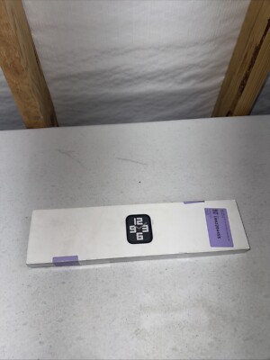 Apple Watch SE 2nd Gen 40mm Silver Case White Sport Band S/M MNT93LL/A (READ!)