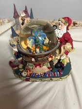 INTERNATIONAL BAZAAR SANTA'S WORKSHOP MUSICAL SNOW GLOBE UNTESTED LOT5192