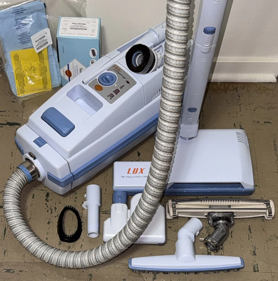 Aspiradora de bote Aerus Electrolux Lux Legacy C153C con accesorios EXCEPCIONAL Foto 2 de 4